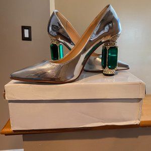 F5J Silver Patent Emerald Color Jeweled Heels NEW! Size 8.5/9